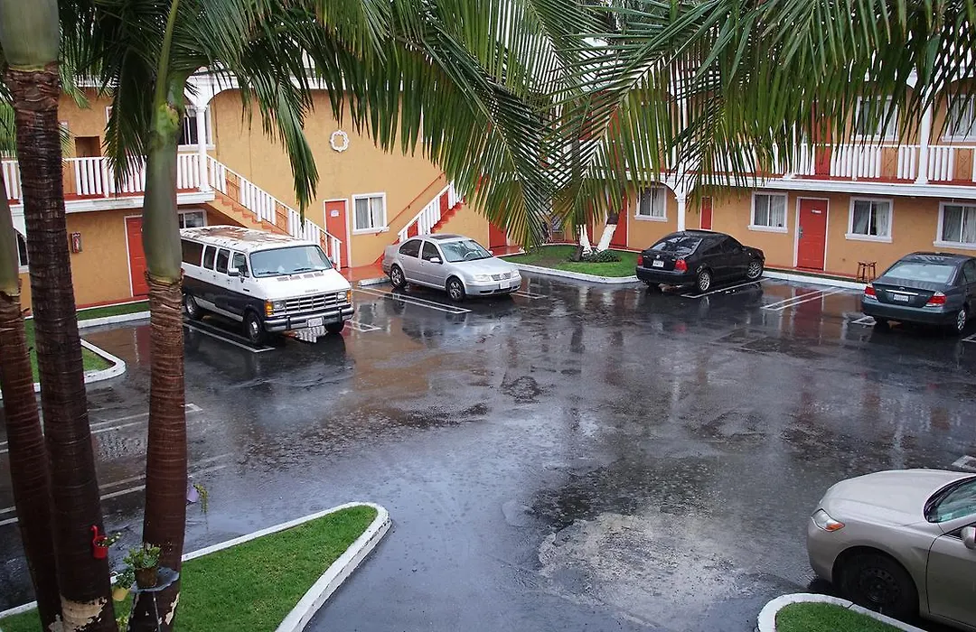 Paradise Inn And Suites-1
